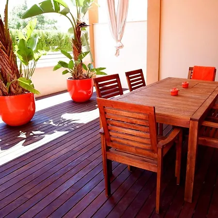 Deluxe Chillout Experience شقة *